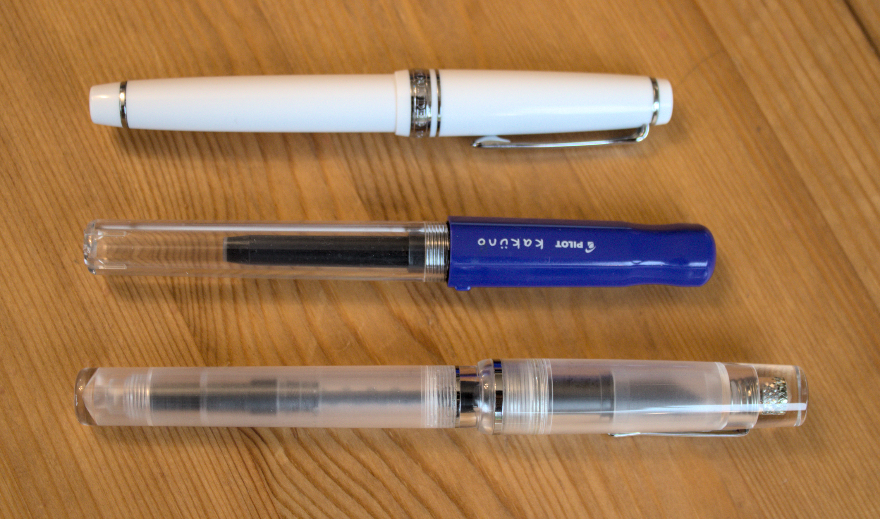 With a Sailor PGS and Pilot Kakuno for scale. I was pleasantly surprised by how big the Fenestro is in person.