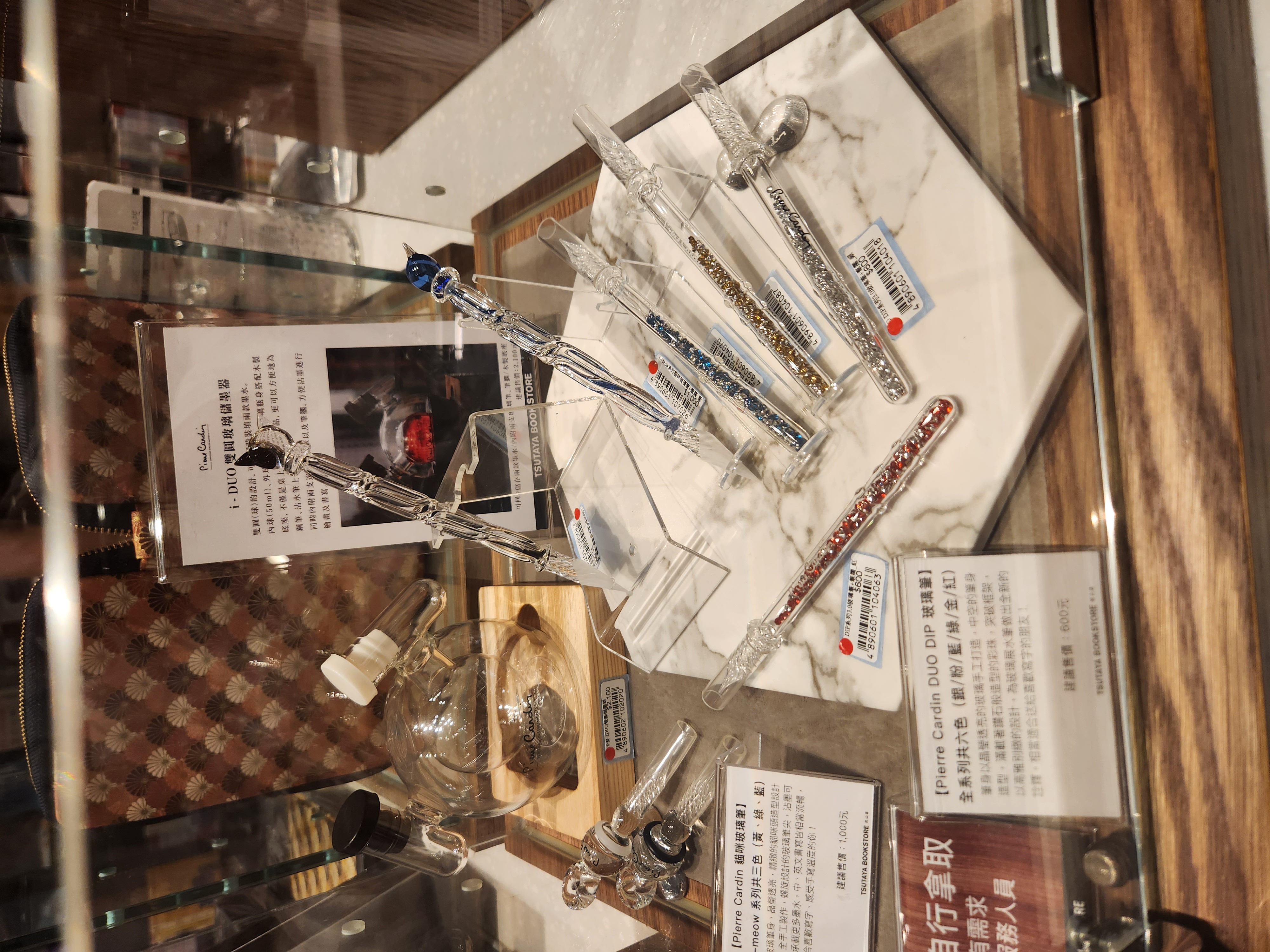 Pierre Cardin dip pens spotted in TSUTAYA Songshan. These come from Pierre Cardin&rsquo;s Hong Kong branch and they target Asian markets. I had no idea.